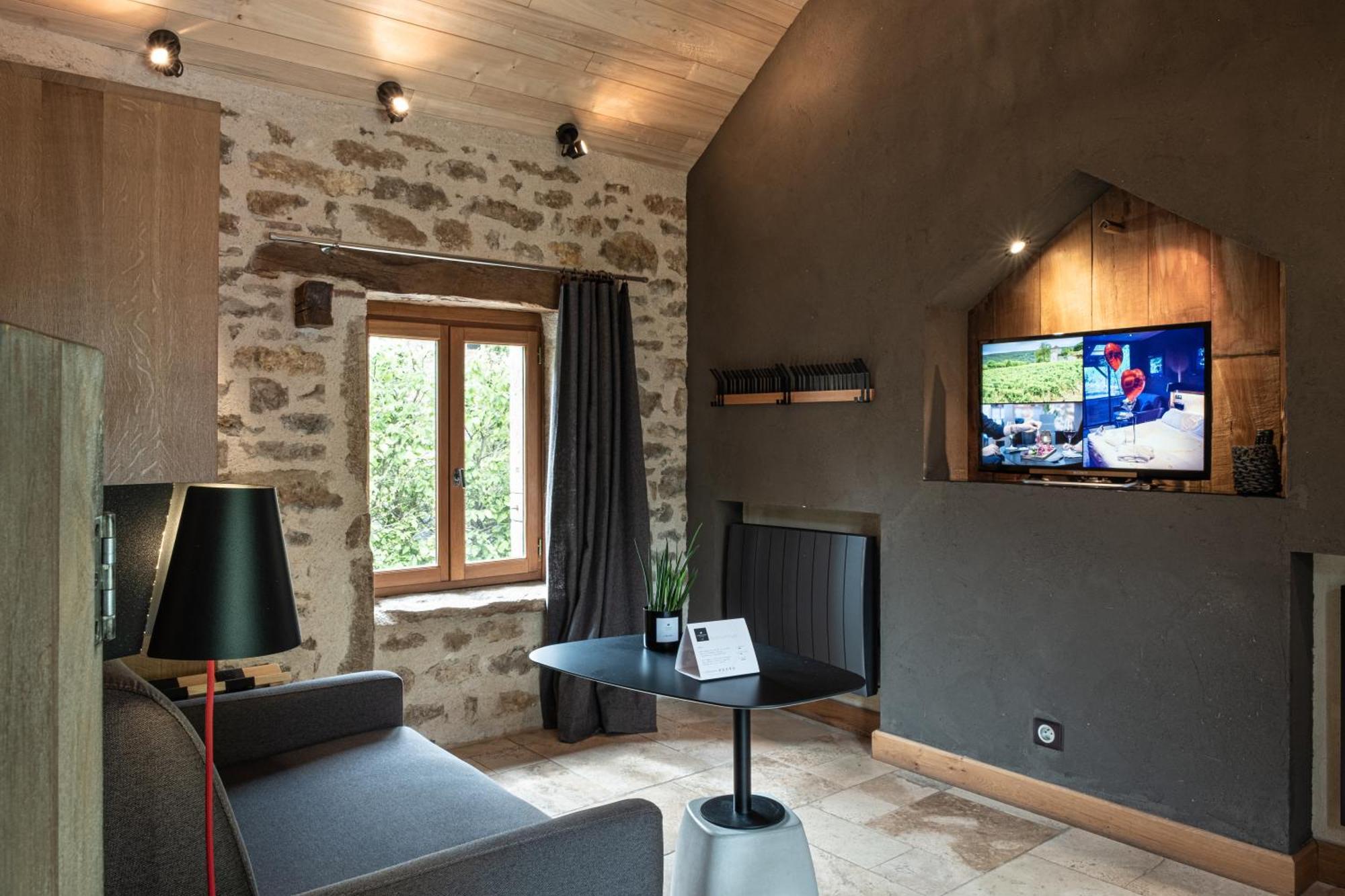 Le Domaine Des Pres Verts Suites & Chambres Avec Jacuzzi Privatif Jouey Номер фото